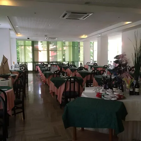 萨塔诺酒店 里米尼